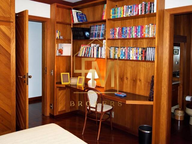 Casa para Venda em Santana de Parnaíba - 5