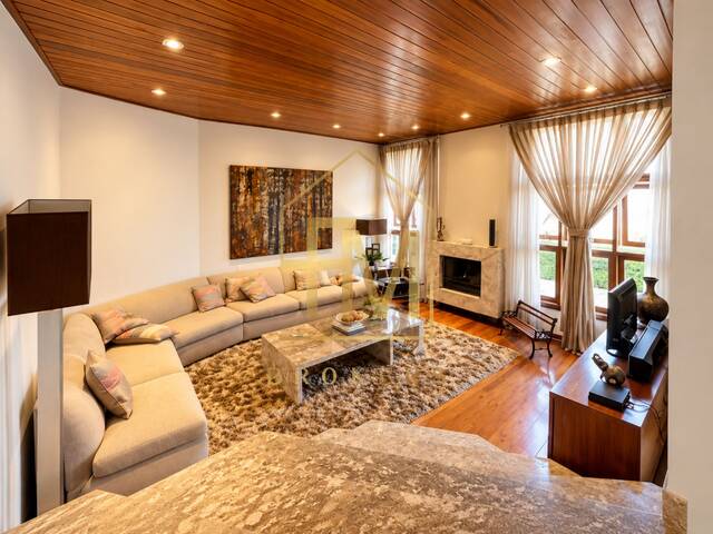 #CA0022 - Casa para Venda em Santana de Parnaíba - SP